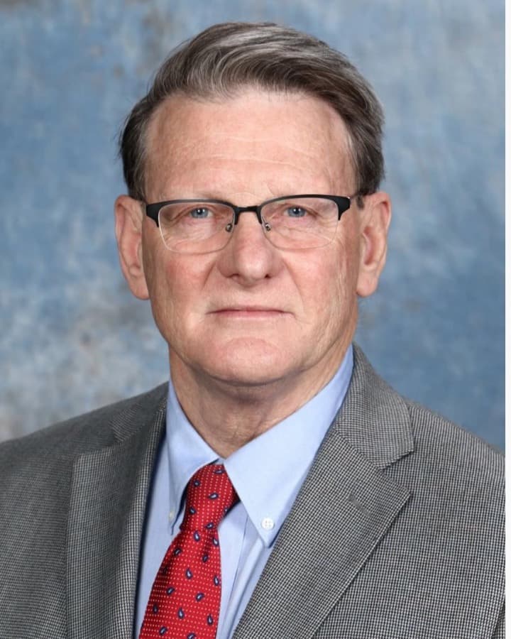 Portrait of W. Jeffrey Leonard, founder and senior attorney at Leonard Law Group